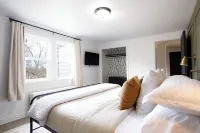 King Size Bed, Work Desk, Near Hwy, Laundry Room Access, Nearby Parking