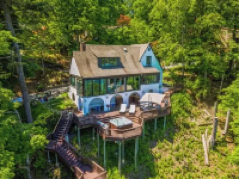 Charming 4-bedroom country house 40 minutes from NYC