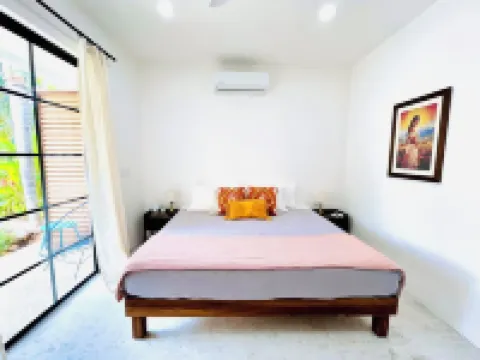 King Bed, A/C, Fast WiFi, Saltwater Pool, 12 minute walk to beach - "Gaia”