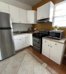 Cozy 1-bedroom apartment with Kitchen, Wi-Fi and AC in charming Elizabeth.
