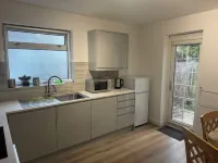 Thorpe Guest House 4 bedroom 2 bathroom near London Heathrow Airport Hotels in Staines