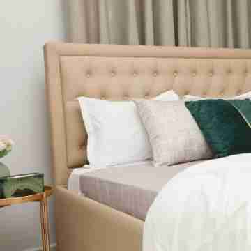 Modish, 1BDR apt with great views, secure location, 55inch TV and free wifi Rooms