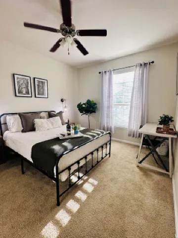 Chic 1-bedroom apartment with AC, fitness room in wonderful Houston Hotels near George Bush Park