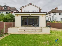Modern 4 Bedroom Spacious House with Garden and Free Parking