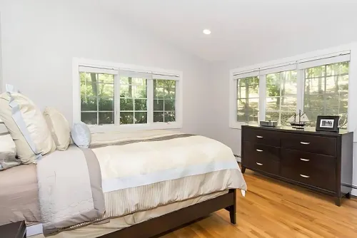 Chic Hamptons Getaway - Heated Pool, Hot Tub, Near Village & Beach