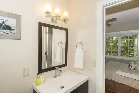 Chic Hamptons Getaway - Heated Pool, Hot Tub, Near Village & Beach