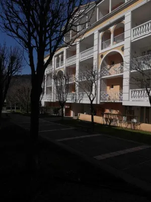 STUDIO ON THE GROUND FLOOR