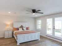 Boater’s Paradise! Waterfront 4/2 with deep water dock! Easy access to beaches! Hotels in Carrabelle