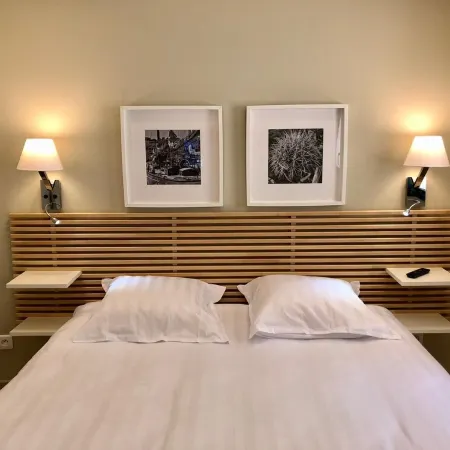 T3 garden heated pool parking close to port