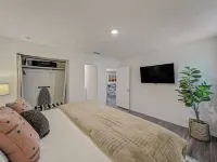 Modern - King Bed - Luxe - Fast WiFi - Hdtvs