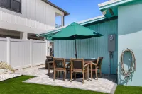 3 Min Walk to the Beach!!!!! Fenced in Back Yard.