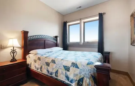 Gorgeous unobstructed views of Bear Lake. Sleeps 32. Minutes away from Bear Lake