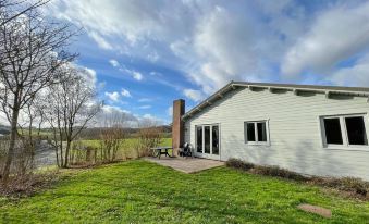Bungalow Near the Ourthe and from the Centre of Town
