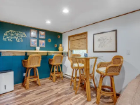 3 Bdrm Mid-Century Mountain House On The Ski Hill