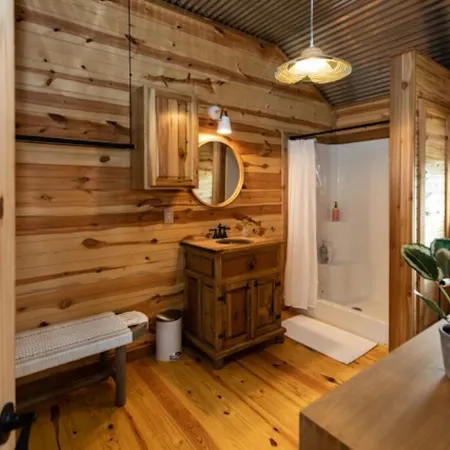Hill Country Getaway - Cozy Stonewall Retreat Near Wineries & Fredericksburg