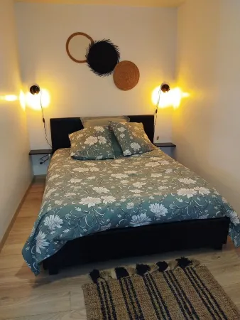 Appartement de la Fontaine Отели в г. Жи