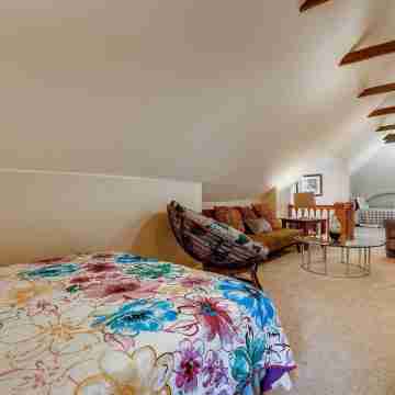 4 Bedroom Home Minutes Away from the Short North Rooms