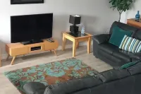 Sea Surf, 2 bedroom, fully equipped ground floor apartment, sleeps 4, in city