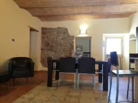 Tuscan Maremma: house in the medieval village of Roccatederighi. Hotels in Roccastrada