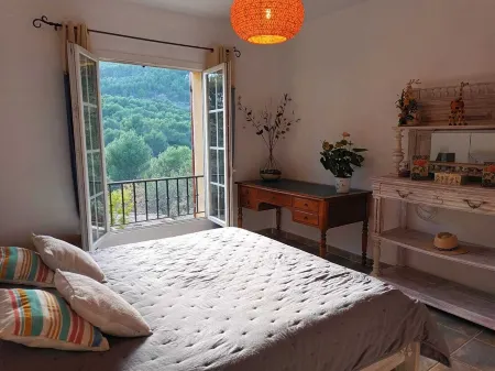 Maison Climatisée Avec Piscine au Calme Отели в г. Le Barroux