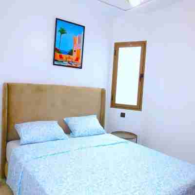 MB Cosy apartment 5 min beach! WIFI CLIM NETFLIX Rooms