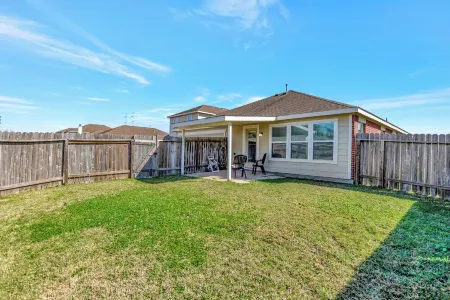 1 - Story Home in League City Close to Kemah and Galveston