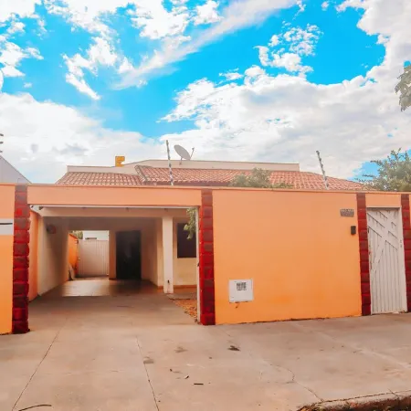 Cozy 3/4 House - Air conditioning in 3/4. Garage.
