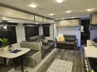 Cozy New RV for Glamping in San Antonio with wildlife nature sitings Hotels in Leon Valley