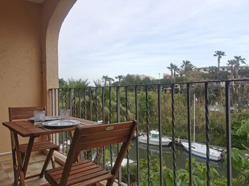 Appartement une Pièce Dans Résidence Sécurisée Avec Piscine Avec Garage Fermé