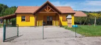 Rental of fenced chalet with barbecue and children's play area فنادق في Fraize