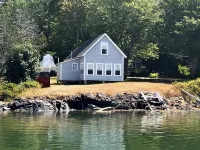 Delightful waterfront cottage with beautiful views of the sunset.