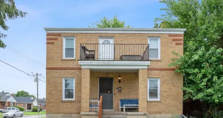 Charming 2-bd Apt in delightful Deer Park, OH with AC & strong WI-Fi