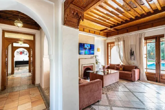 Charming Villa with Pool & Garden – Perfect for Relaxing Getaways 2