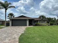 Comfy Coastal! 2 BR, pet friendly, caged pool, fenced yard. Quiet safe Bradenton - สระว่ายน้ำส่วนตัว