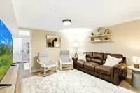 Cozy Maple Lake Hideaway