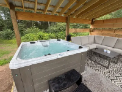 Långhus at Midgard Farms w/ Hot Tub!