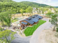 Ledgerock Cabin – Elegant 3BR Retreat in Tall Timbers Resort