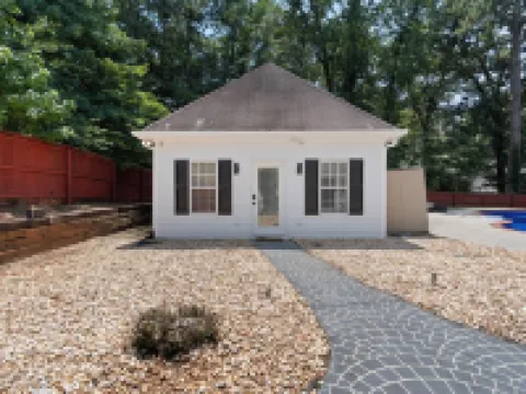 Welcome to Pool Azul! Guest House & Pool. Two King Size Beds. スワニーのホテル