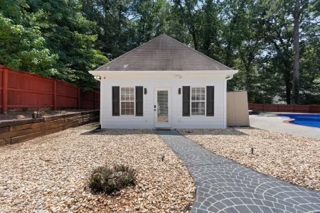 Welcome to Pool Azul! Guest House & Pool. Two King Size Beds.