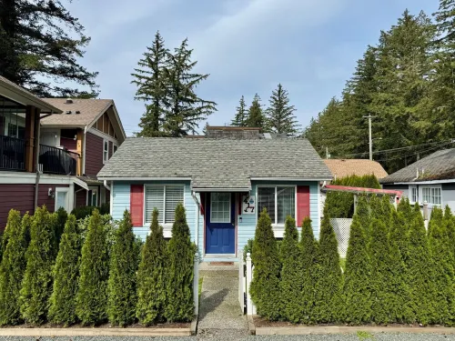 Cultus Lake Blue Beach Bungalow