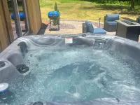 Charming 2-bedroom cabin in enchanting Wadesville with Heat, AC, WiFi, Hot Tub Hotels in Posey County