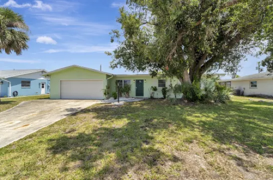 2 Kitchens + Pool + Ping-Pong + Corn Hole + BBQ + Next to Venice Downtown