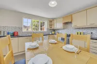 Spacious 5BRM Townhouse – Ideal for Contractors, Corporate Stays & Family Visits