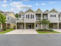 Upscale 4BR/4.5 Bath townhome/duplex in Corolla Light Resort community Hotels in Corolla