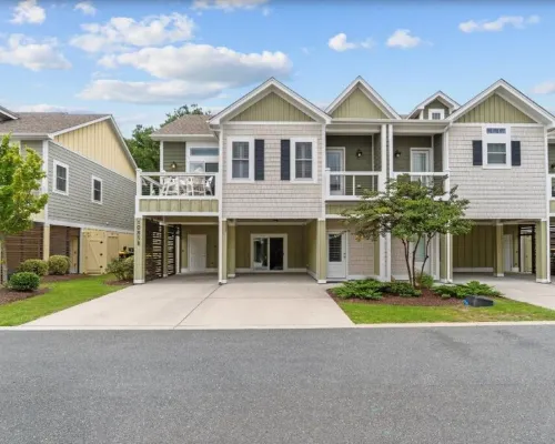 Upscale 4BR/4.5 Bath townhome/duplex in Corolla Light Resort community Hotels in Corolla