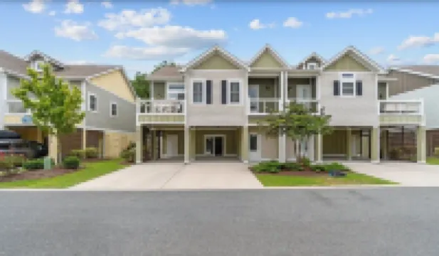Upscale 4BR/4.5 Bath townhome/duplex in Corolla Light Resort community