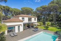 St-Tropez villa 5 Bedroom route des plages Hotels in Gassin