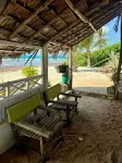 Charming beach-front cottage in Tiwi for easy-going friends with AC and WiFi Các khách sạn ở 