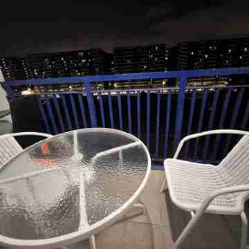 Cozy 1 bedroom condo in charming Pasay Mall Of Asia with AC, WiFi balcony Others