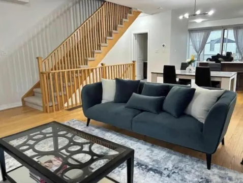 Cozy Modern Home in Bowmanville 3Br - New Downtown 鮑曼維爾酒店